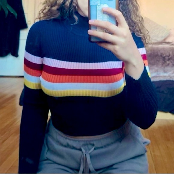 Retro Mock Neck Cropped Sweater - Picture 2 of 2